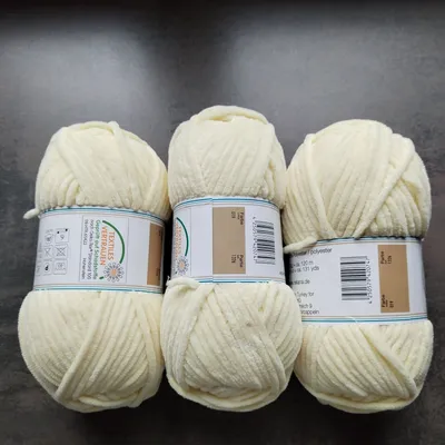 Lot de 3 pelotes de Laine chenille-velours 300 g jaune pâle 